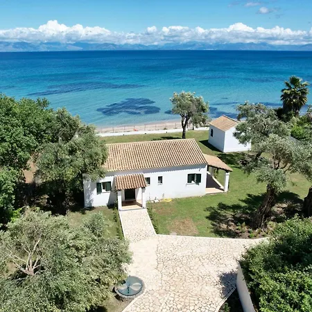 فيلة Beachfront With Garden - Valentine Corfu Mesongí